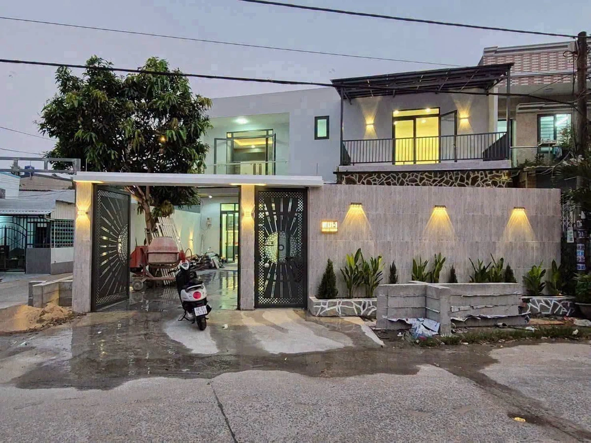 Bán biệt thự góc mặt tiền Hai Bà Trưng, 210m2, Rạch Giá - Ảnh 1