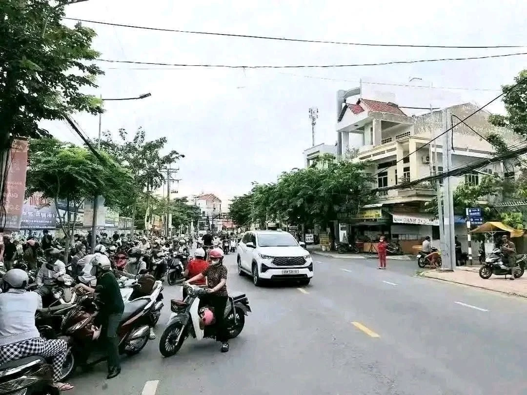 Bán nhà mặt tiền Trần Văn Nghiêm, Bình Thủy, Cần Thơ, 105m² - Ảnh 1