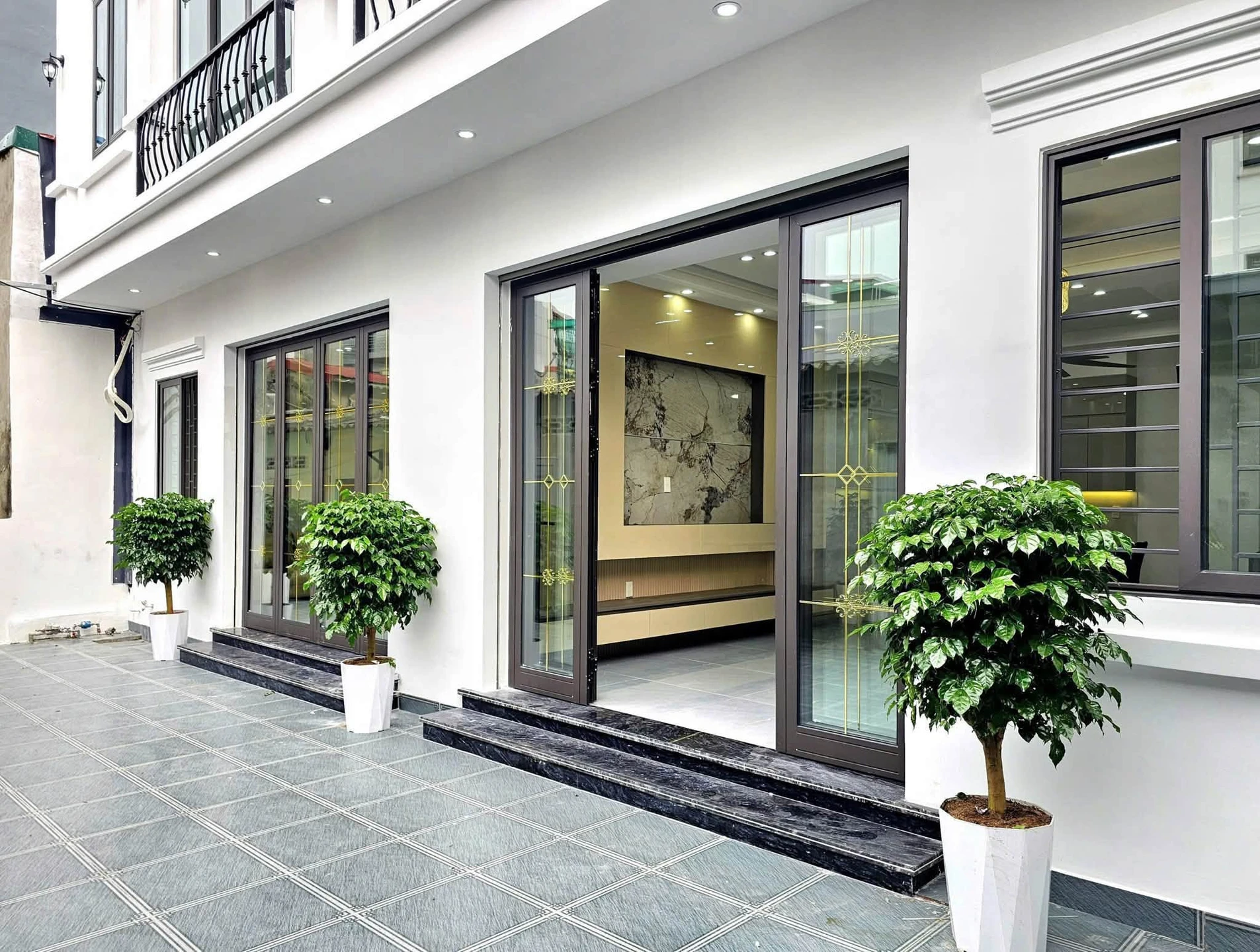 Bán nhà 4 tầng 60m² mặt phố Hồ Sen Chợ Hàng 4 tỷ 350 - Ảnh 1
