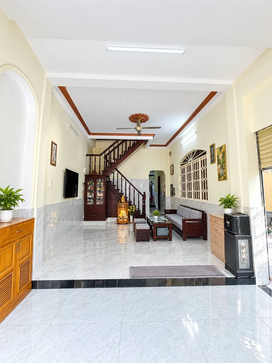 Bán nhà 3 tầng 94m2, 4PN, đường 6m gần Emart Quang Trung, Gò Vấp - 8,2 tỷ - Ảnh thu nhỏ 2