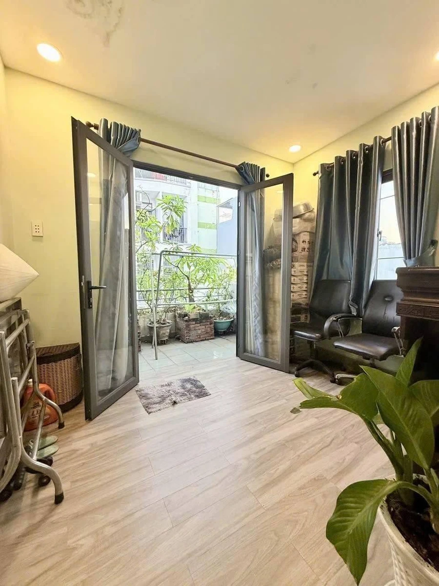 Bán nhà hẻm xe hơi Cách Mạng Tháng 8, Q10, 6PN, 42m², 7.8 tỷ - Ảnh thu nhỏ 3
