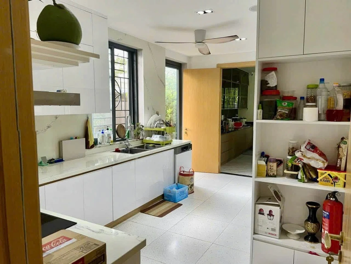 Bán biệt thự sân vườn Quận 7, 278m2, 10PN, 35 tỷ - Ảnh thu nhỏ 2