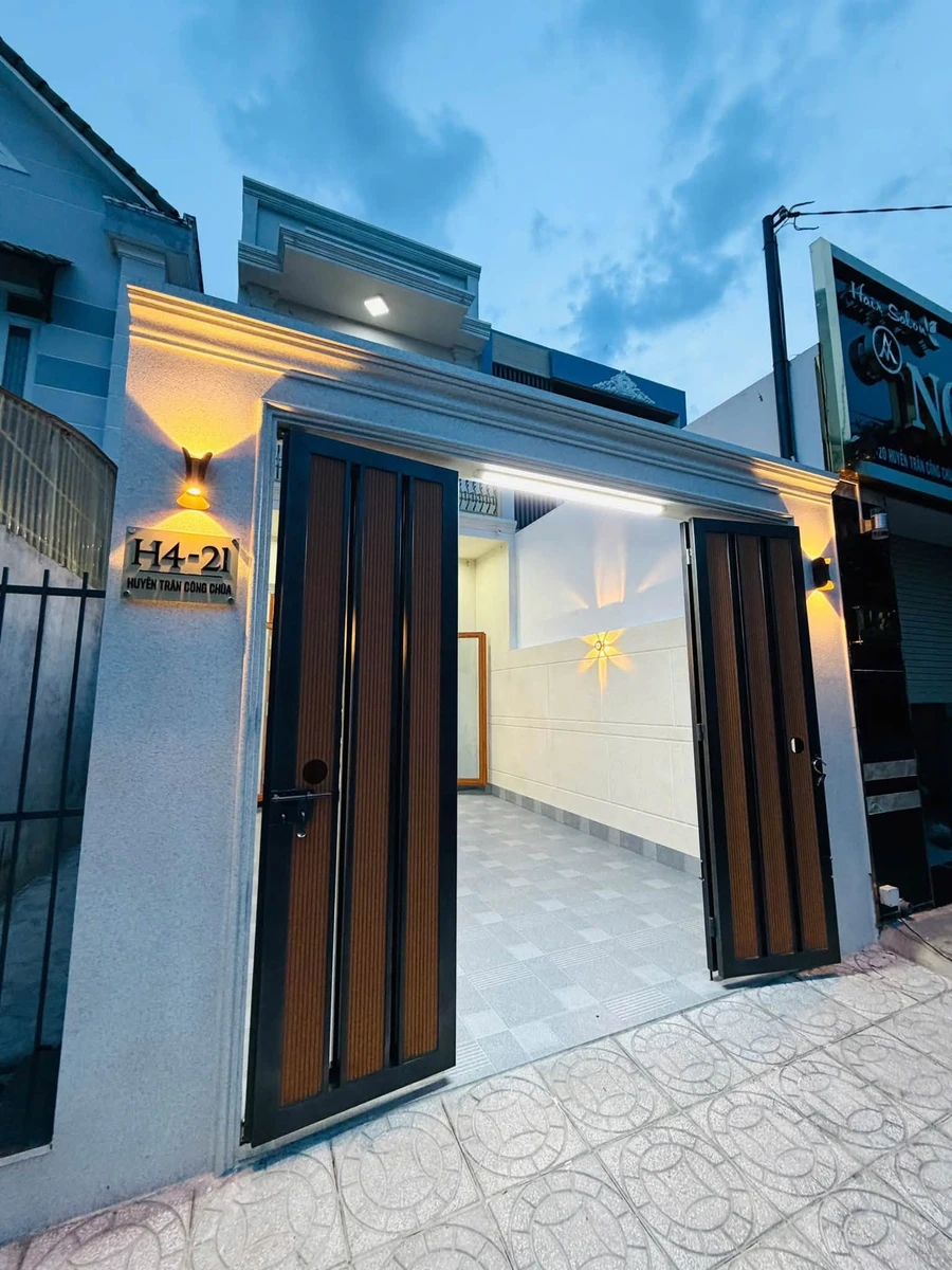 Bán nhà mặt tiền Huyền Trân Công Chúa, Rạch Giá, An Giang, 4x28,2m, 4PN, giá 3,799 tỷ - Ảnh 1