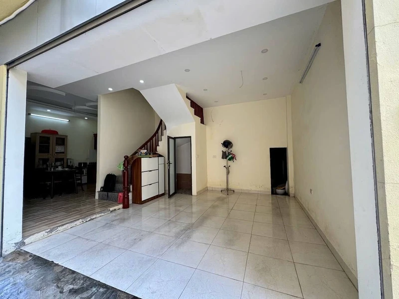Cho thuê nhà 42m2 4 tầng, ô tô vào, nội thất full Quang Trung