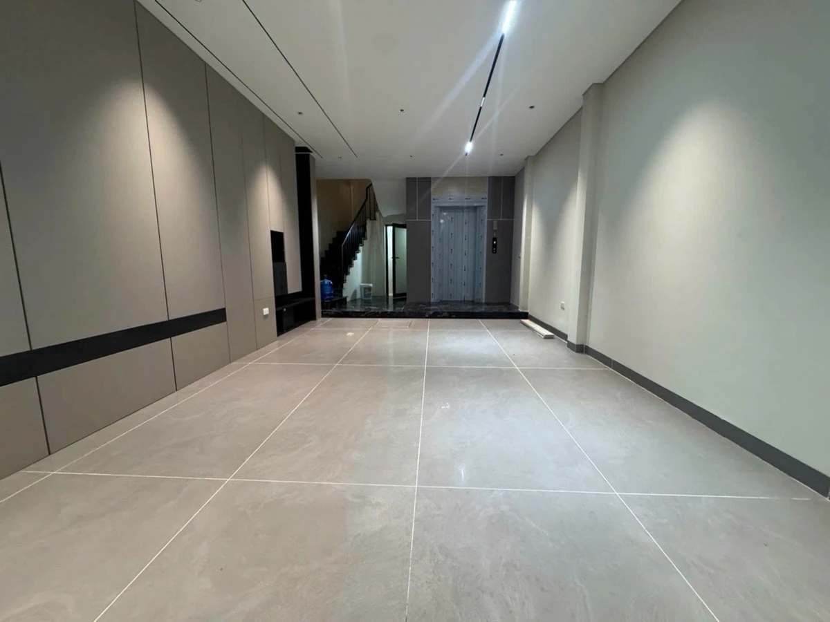 Bán nhà 6 tầng 50m2, 4PN, thang máy, 10 tỷ ở Hóc Môn - Ảnh thu nhỏ 2