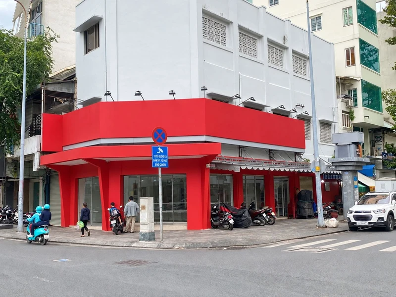 Cho thuê nhà góc 2 mặt tiền Nguyễn Thái Học Q.1, 334m2