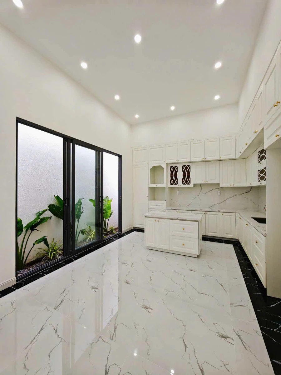Bán nhà mặt tiền đường Thành Thái, Rạch Giá, 7,25x22,7m, trệt 2 lầu, 4PN, giá 5,49 tỷ - Ảnh thu nhỏ 2