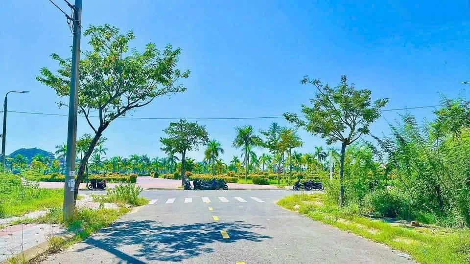 Bán đất biệt thự 200m² Đầm Sen sát công viên 10 tỷ - Ảnh thu nhỏ 3