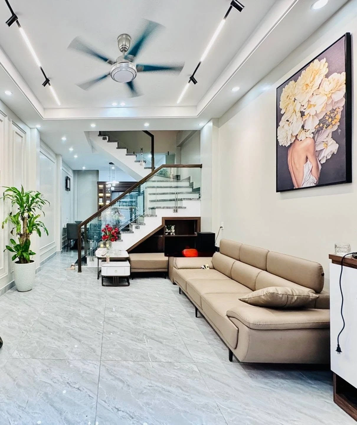 Bán nhà 4 tầng 40m² 4 ngủ Hồ Sen 3.65 tỷ - Ảnh 1
