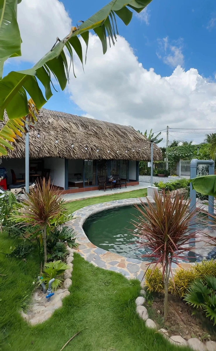 Bán biệt thự vườn 527m² với hồ bơi gần KCN Giao Long 1,39 tỷ - Ảnh 1