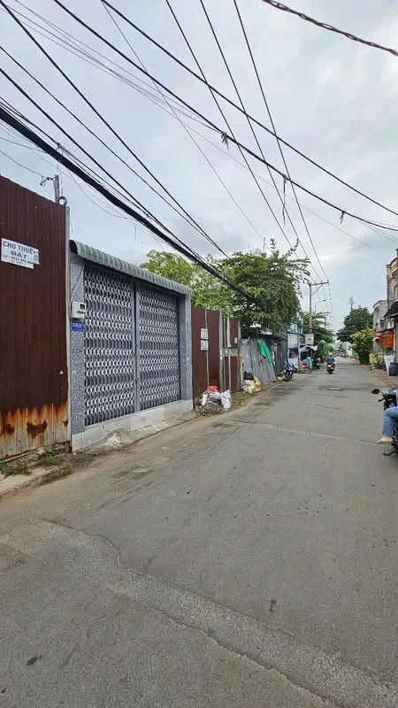 Bán đất tặng nhà 4x16m, hẻm 6m ô tô thông, gần Lê Đình Cẩn và Aeon Bình Tân - Ảnh thu nhỏ 2