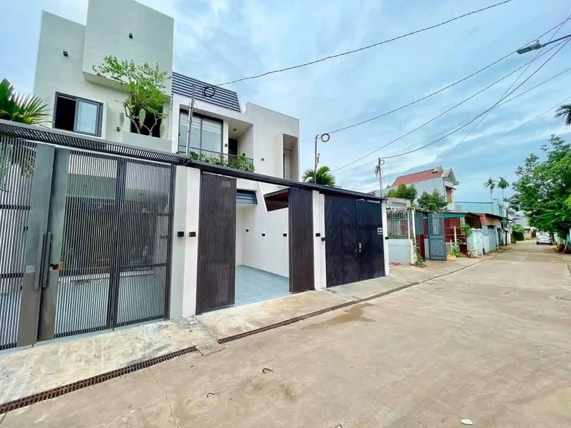 Nhà phố 100m² 3 phòng ngủ, 4 tỷ 950 tại Buôn Ma Thuột