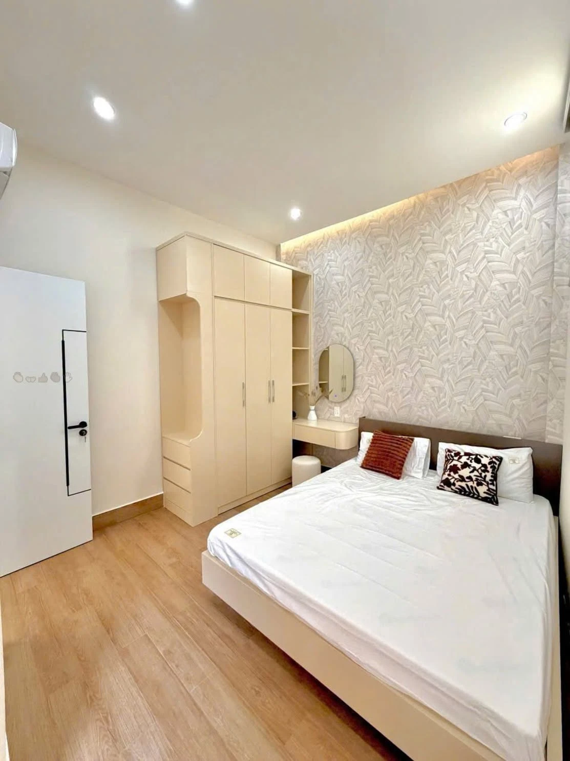 Bán nhà hẻm xe hơi Lạc Long Quân, Tân Bình, 48m2 (8x6m), giá 6,19 tỷ - Ảnh 1