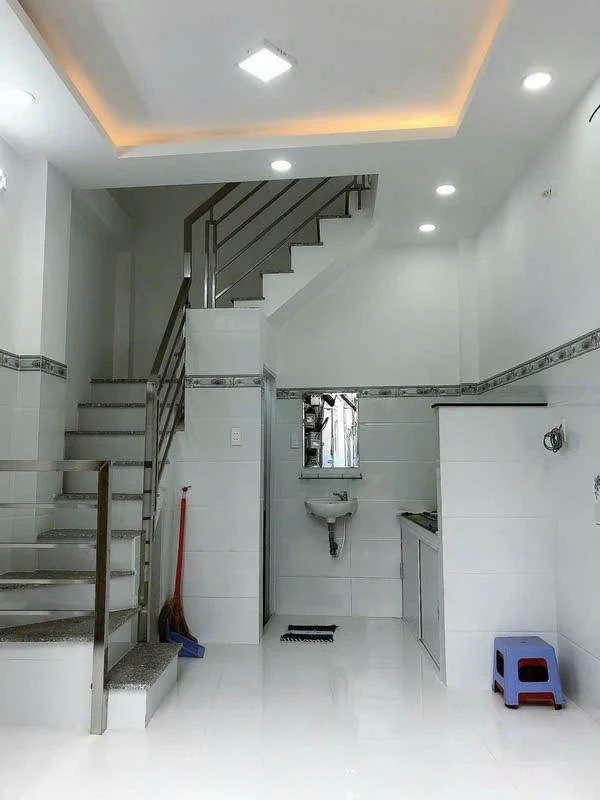 Bán nhà mặt tiền 3 tầng 15m² Đoàn Văn Bơ Q4 - 2,5 tỷ - Ảnh 1