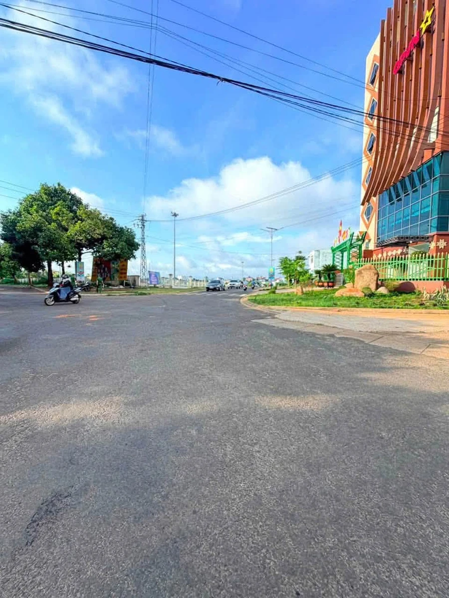 Bán đất 180m2 mặt tiền Lê Thị Hồng Gấm, Gia Lai, 1 tỷ 430 triệu - Ảnh thu nhỏ 3