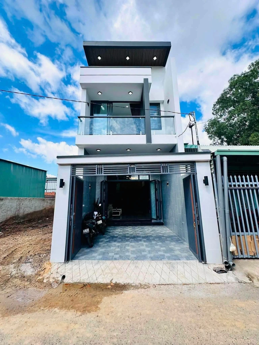 Bán nhà 1 trệt 1 lầu 3PN 2WC, 60m2 tại Phú Hòa, Thủ Dầu Một, Bình Dương, giá 3,8 tỷ - Ảnh 1
