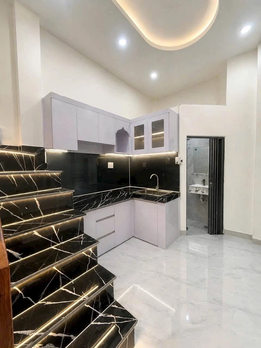 Bán nhà Quận 4 22,3m², 1 trệt 1 lầu sân thượng, 3PN 2WC, giá 3 tỷ 780 triệu - Ảnh thu nhỏ 3