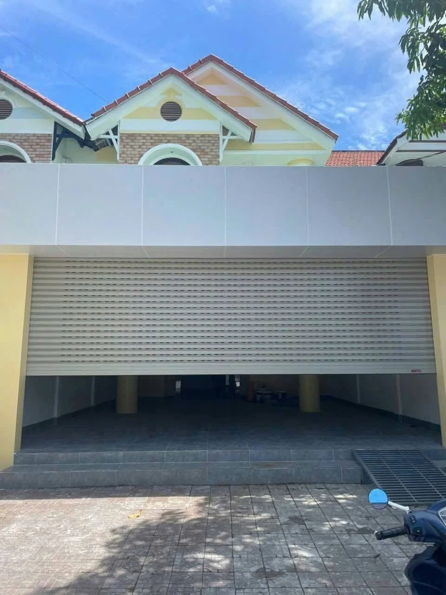 Cho thuê nhà mặt tiền Lạc Hồng, 4PN, 210m², 20 triệu/tháng - Ảnh 1