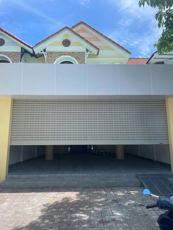 Cho thuê nhà mặt tiền Lạc Hồng, 4PN, 210m², 20 triệu/tháng
