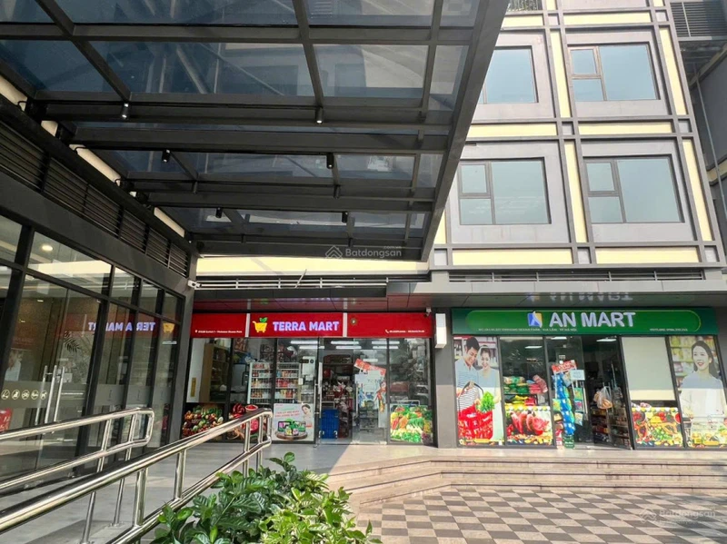 Bán căn shop cửa sảnh tòa hơn 1000 căn hộ sổ lâu dài dòng tiền thuê 50tr/th LH 0986 903 ***