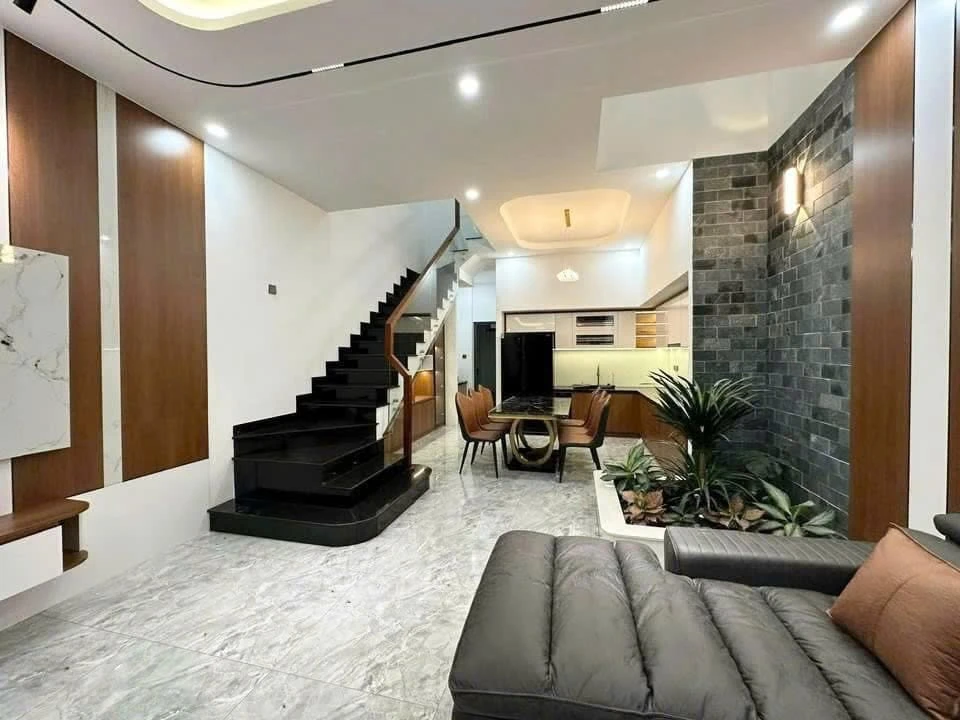 Bán nhà lầu 3PN 2WC 100m² đường Đồng Khởi, Bình Tân - Ảnh thu nhỏ 2