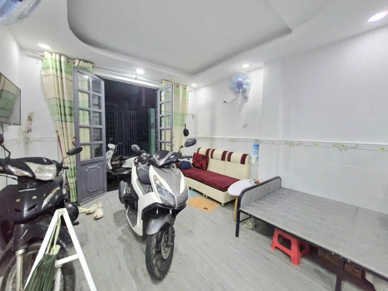 Bán nhà phố 31m² 2 tầng 2PN hẻm xe hơi đường số 8, Linh Xuân, Thủ Đức giá 2,79 tỷ