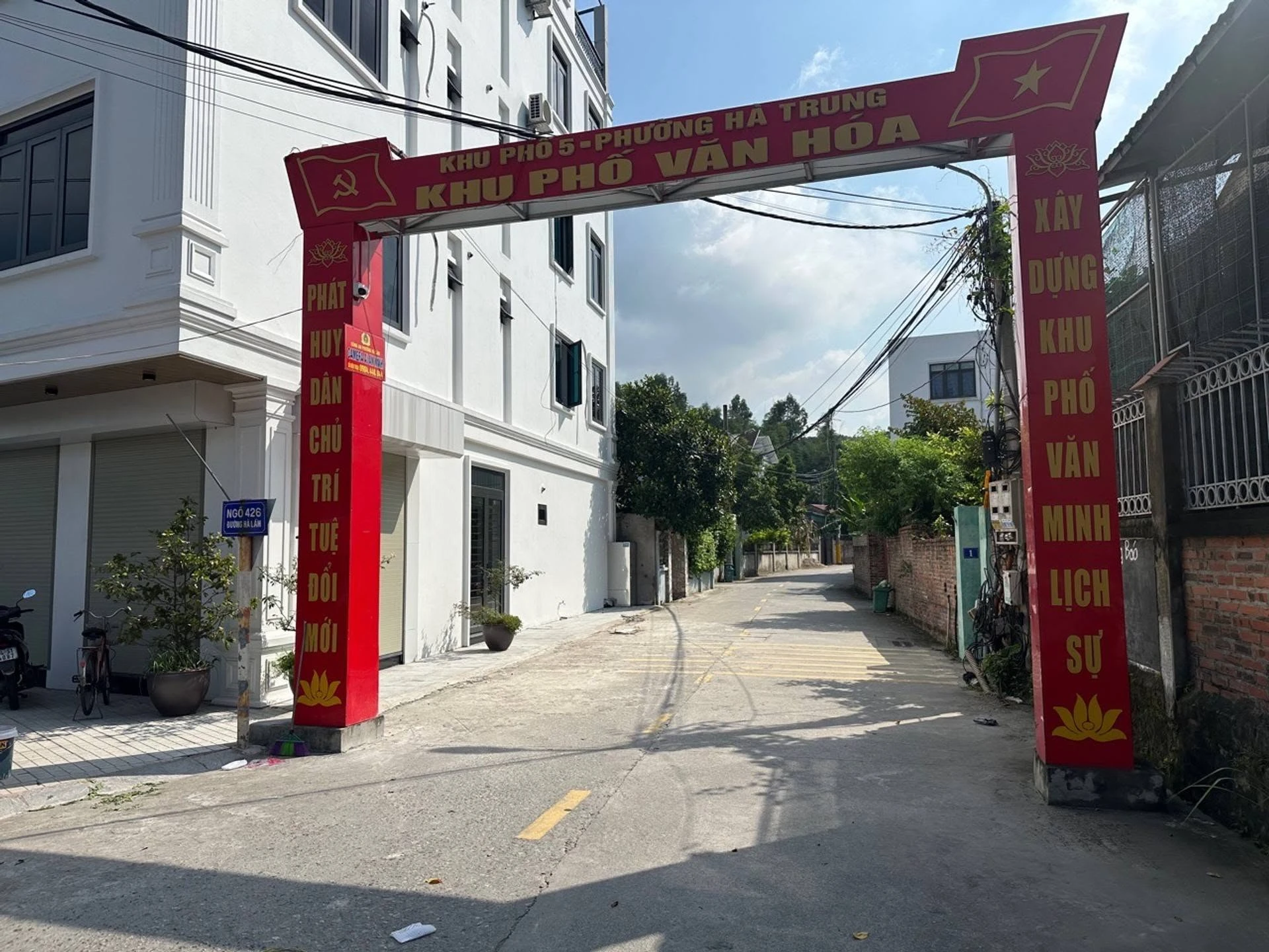 Bán nhà 3 tầng 67m² với nội thất đầy đủ giá 2,8 tỷ - Ảnh 1