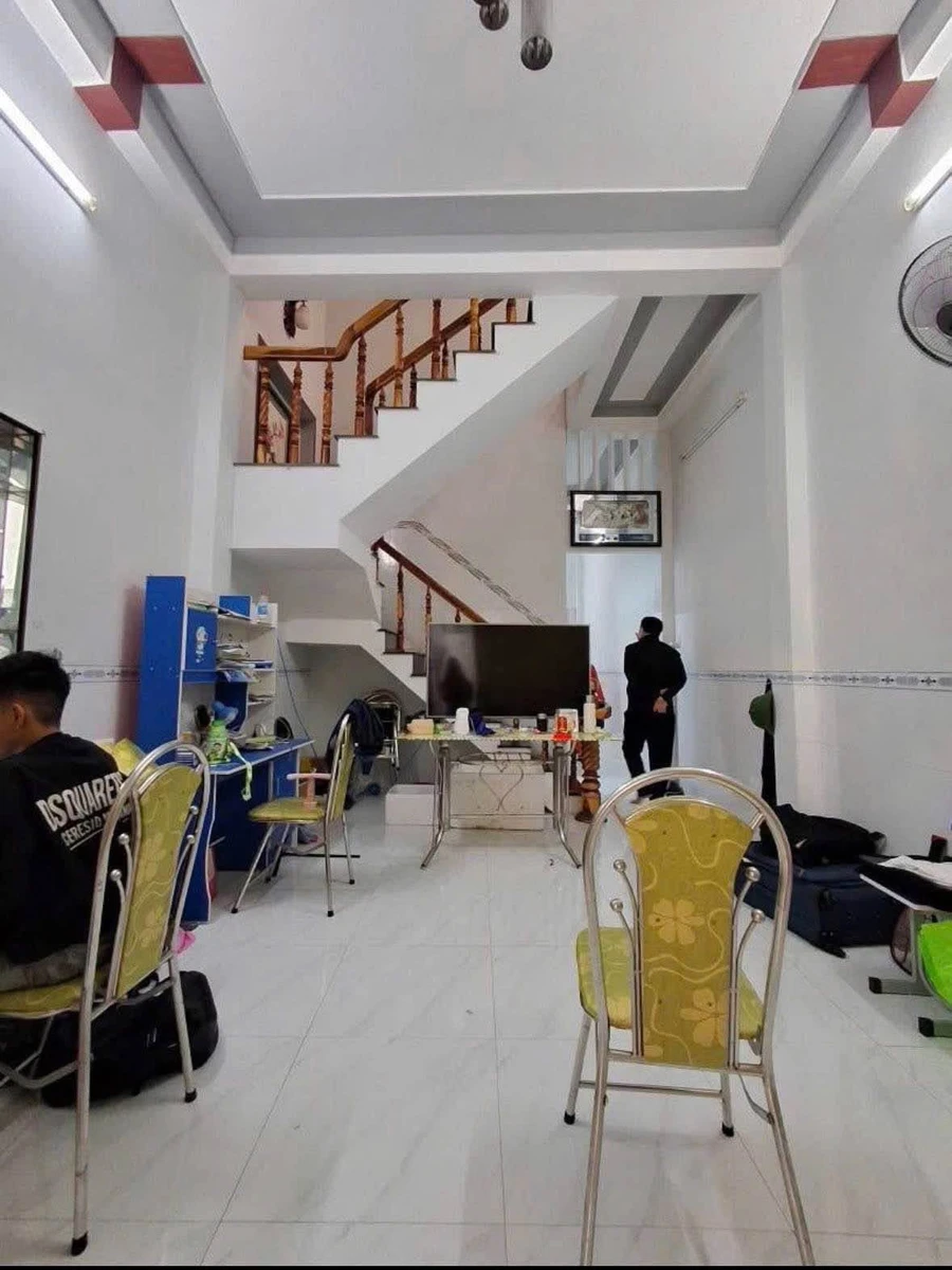 Bán nhà hẻm Nguyễn Huệ Quy Nhơn 50m2, 3PN, 2WC, 2 tỷ - Ảnh thu nhỏ 2