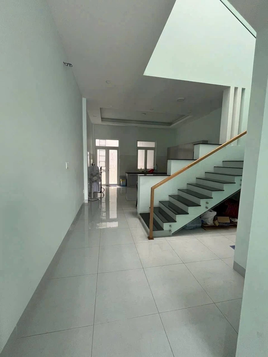 Bán nhà lầu 100m2 3PN Bùi Thị Xuân Tân Phú 4.3 tỷ - Ảnh 1