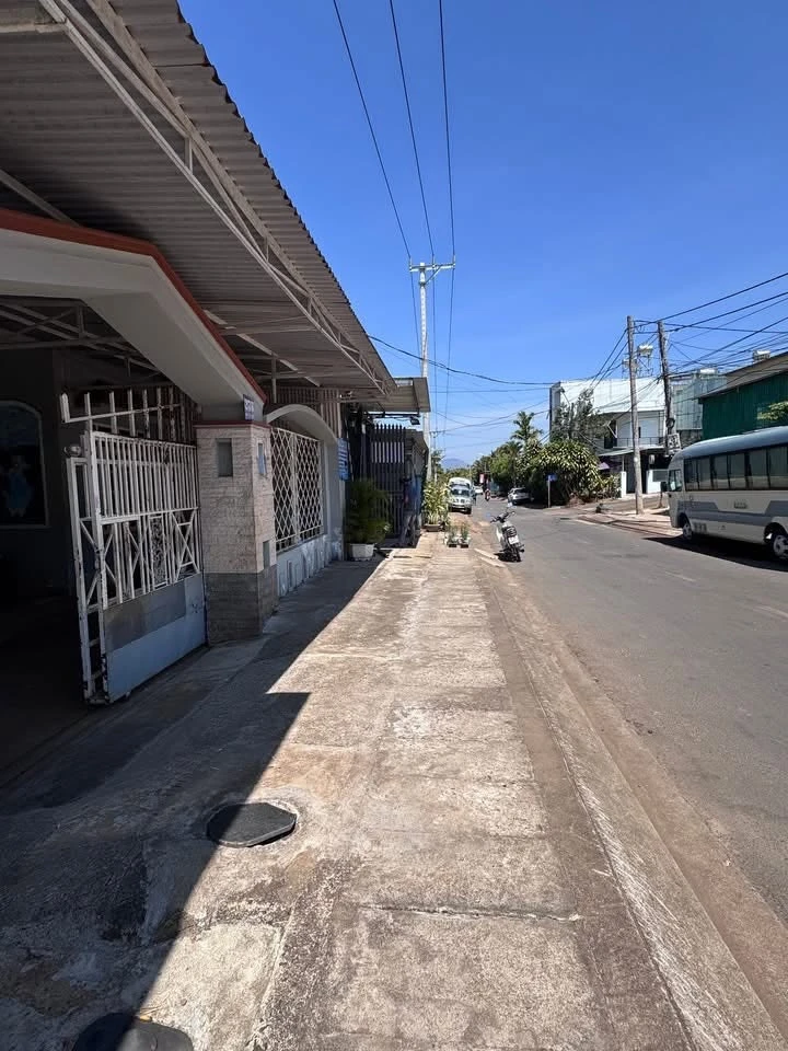Bán đất mặt tiền Nguyễn Thiếp Pleiku 560m2, giá 4.9 tỷ - Ảnh thu nhỏ 2