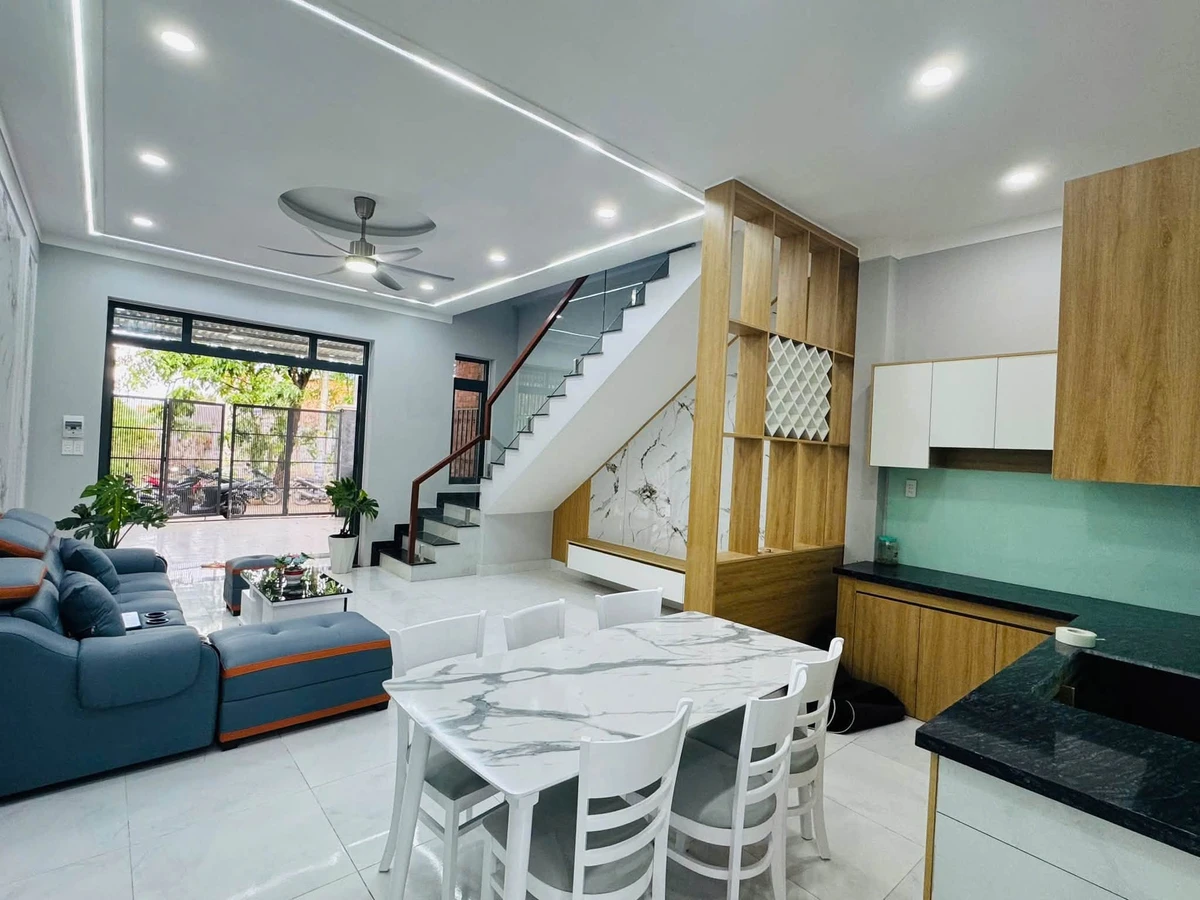 Bán nhà trệt lầu 3PN, 100m² tại Bến Cát, giá 2 tỷ 560 triệu - Ảnh thu nhỏ 2