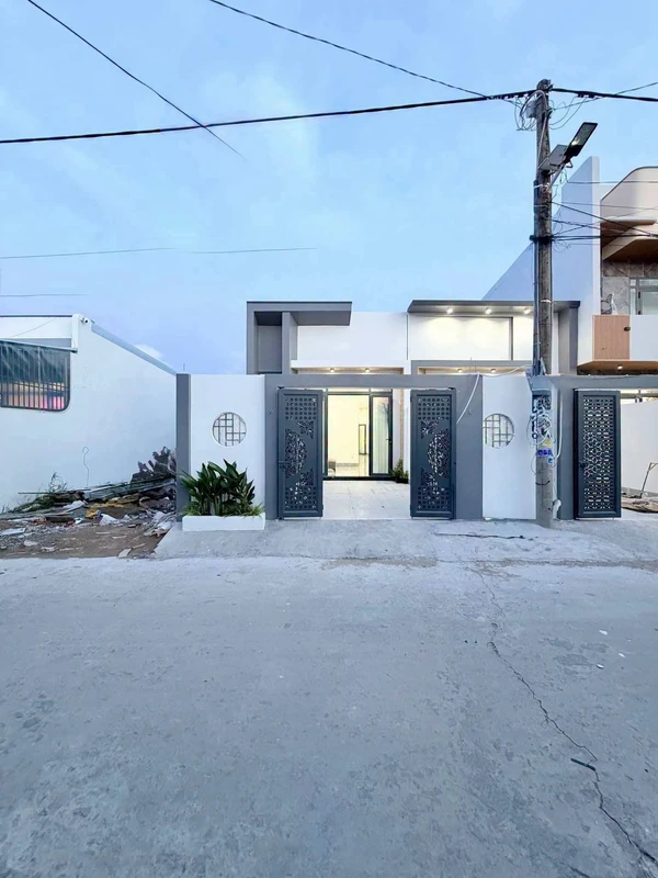 Bán nhà mặt tiền đường Nguyễn Huy Tưởng, Rạch Giá, 89m², 2PN, tặng full nội thất, giá 1,65 tỷ