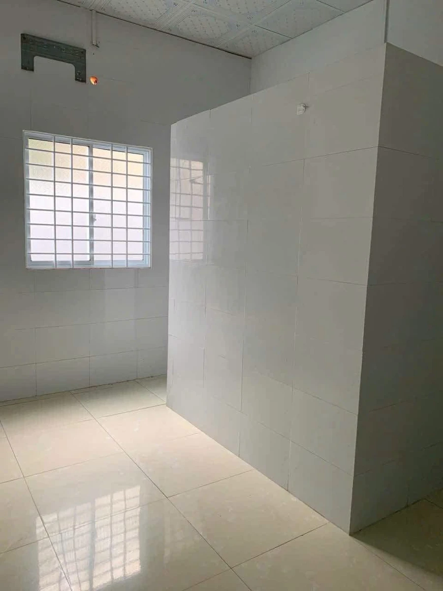 Cho thuê nhà mặt tiền 320m2, 3PN 2WC, sân rộng đậu ô tô, phường An Hội, Phú Nhuận - Ảnh thu nhỏ 4