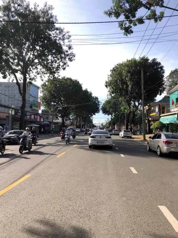 Cho thuê mặt bằng mặt tiền Lê Duẩn, Đồng Xoài, 140m², 12tr/tháng