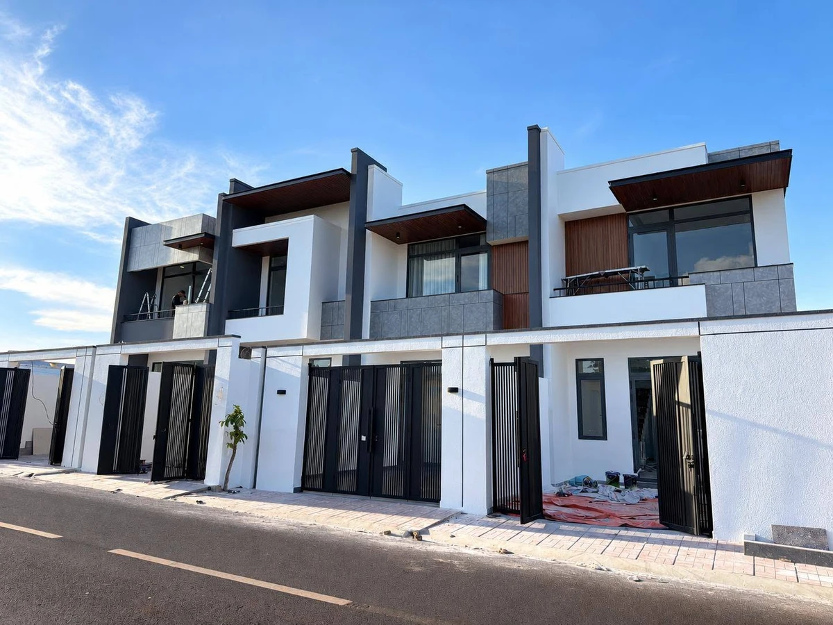 Bán nhà mặt tiền 100m² 3PN Long Khánh, Đồng Nai - Ảnh thu nhỏ 2