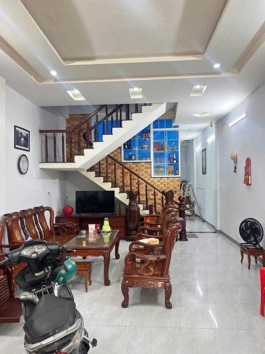 Nhà mặt tiền 85m2, 3 tầng, 3PN gần chợ Dầm Quy Nhơn - Ảnh 1