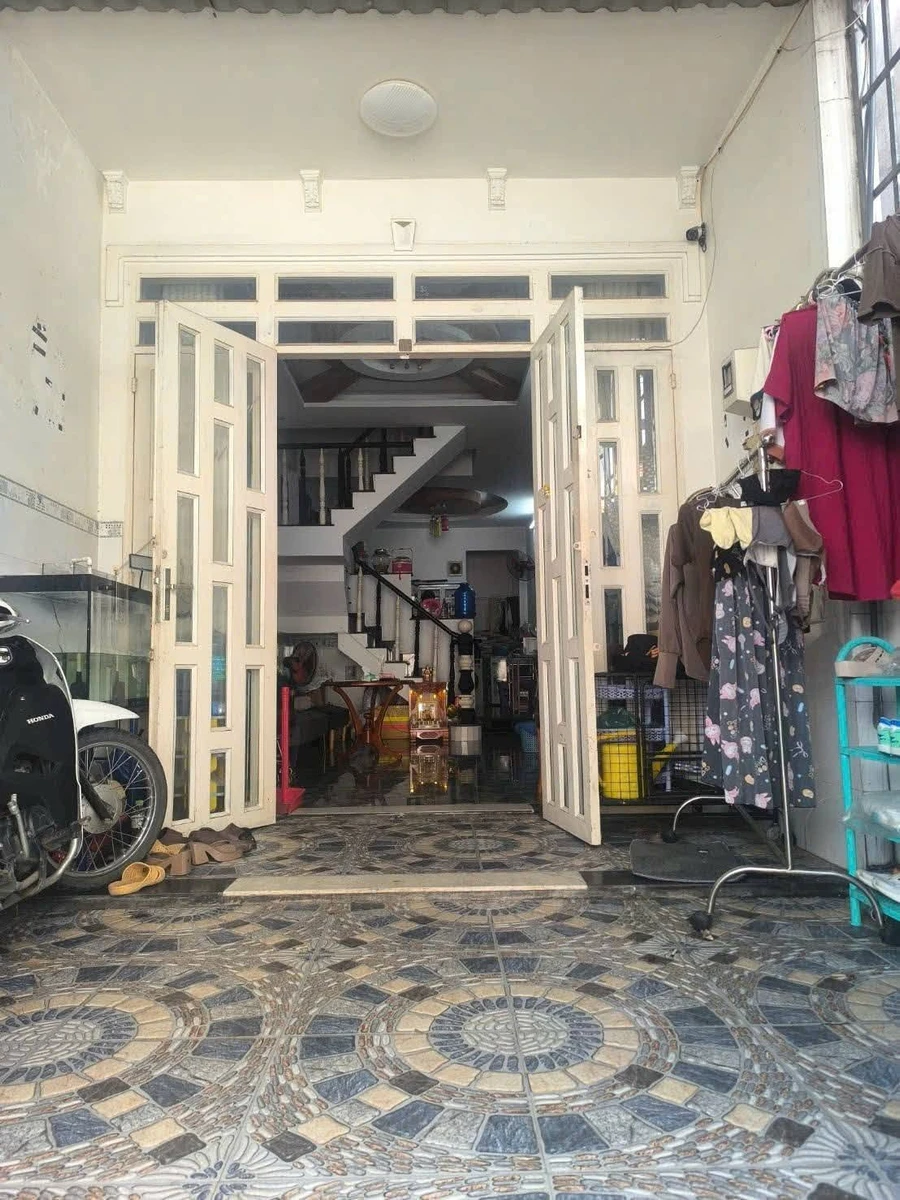 Bán nhà hẻm xe tăng 43m2, 4PN, đường Tân Thới Hiệp 08, Quận 12, giá 4,15 tỷ - Ảnh thu nhỏ 3