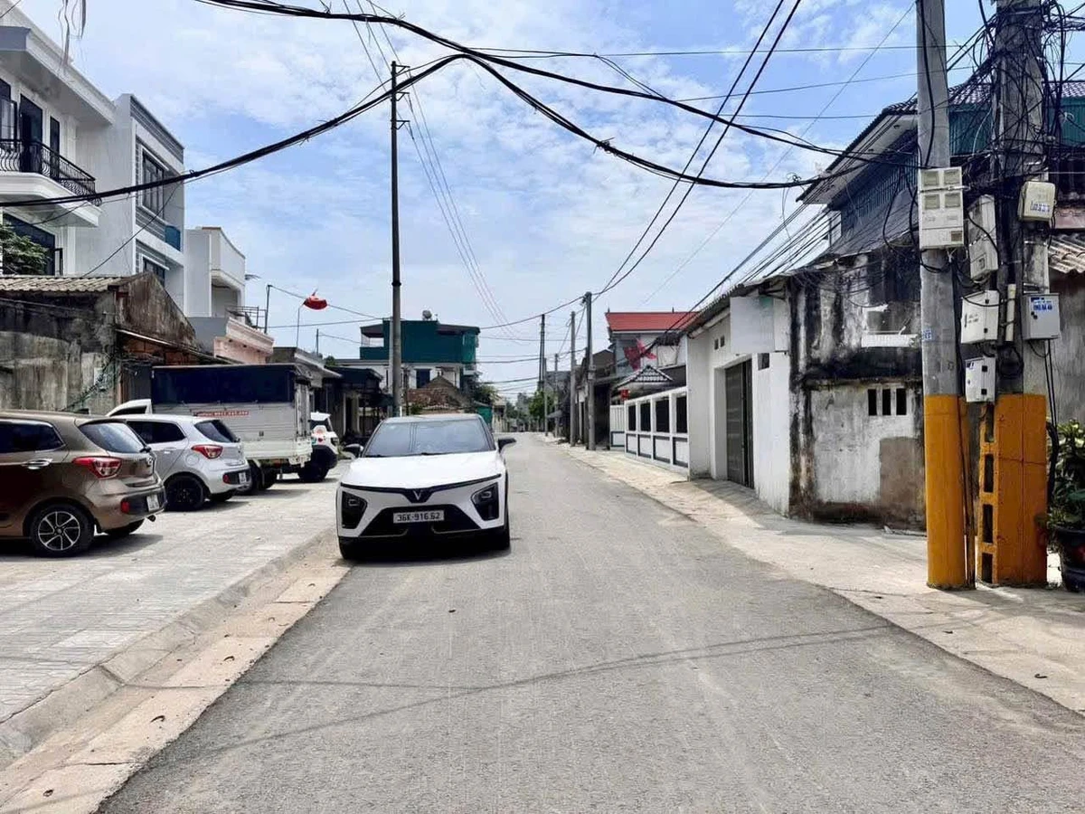 Bán nhà 3 tầng 125m² cạnh ĐH Công Nghiệp, 2 tỷ - Ảnh 1
