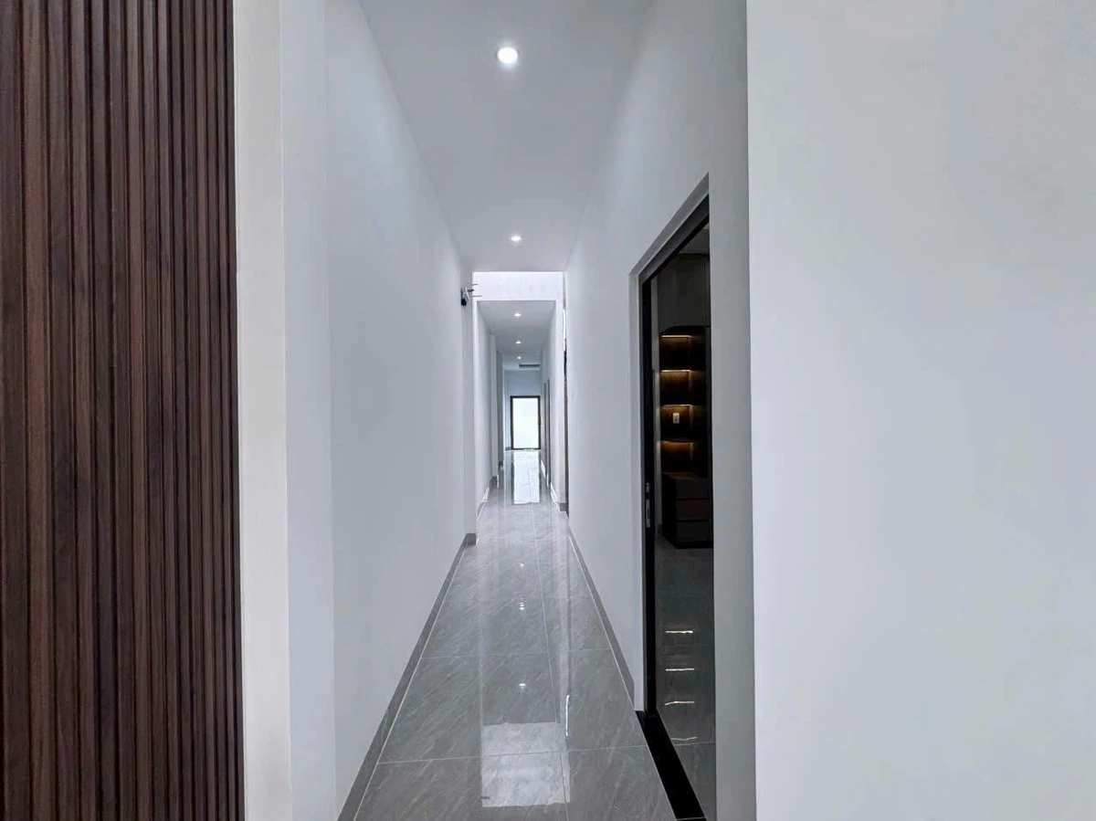 Nhà hiện đại 3 PN, 180m² hẻm Trương Định, Rạch Giá - 2,25 tỷ - Ảnh thu nhỏ 5