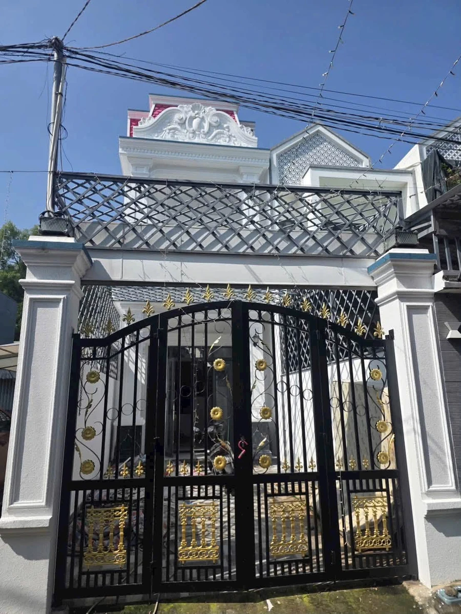 Bán gấp nhà 1 trệt 1 lầu 93.9m2, 4 phòng ngủ, full nội thất tại Phú Hòa, Thủ Dầu Một - Ảnh thu nhỏ 3