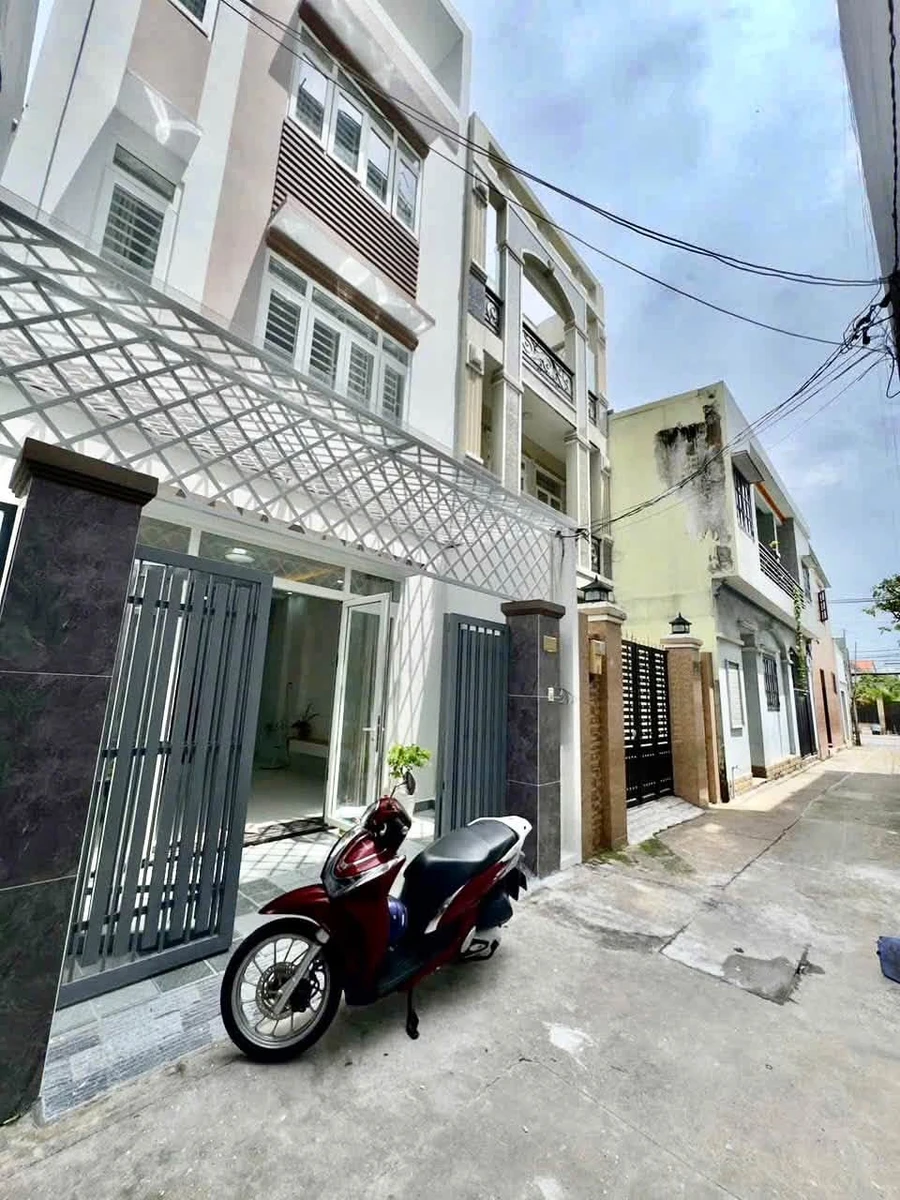 Bán nhà hẻm xe hơi 1 trệt 3 lầu 61,5m2 gần Lê Văn Thịnh, Quận 2, giá 7,5 tỷ - Ảnh 1