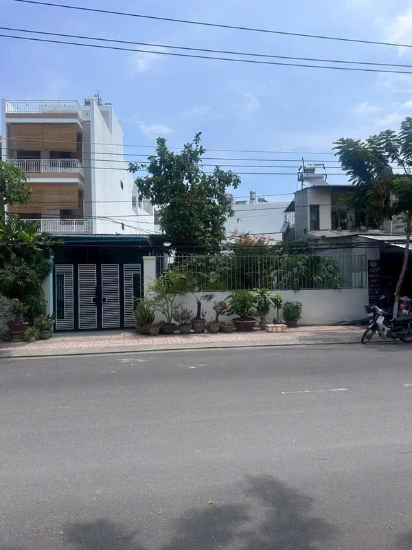 Bán đất mặt tiền Phùng Hưng 219,5m² tặng nhà cấp 4, Phước Long, Nam Nha Trang, giá 18 tỷ