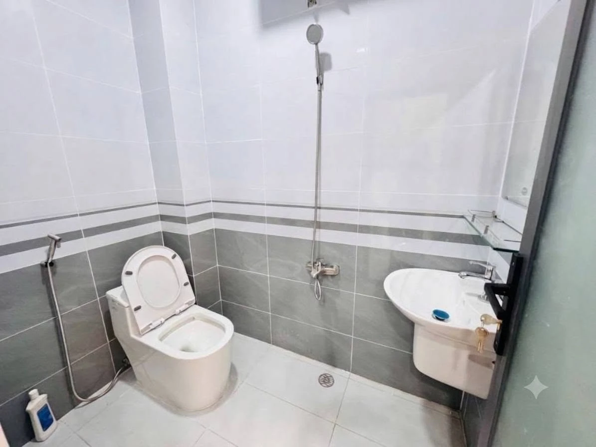 Cho thuê nhà mặt tiền 4x10m Quận 5, 25 triệu/tháng - Ảnh thu nhỏ 5
