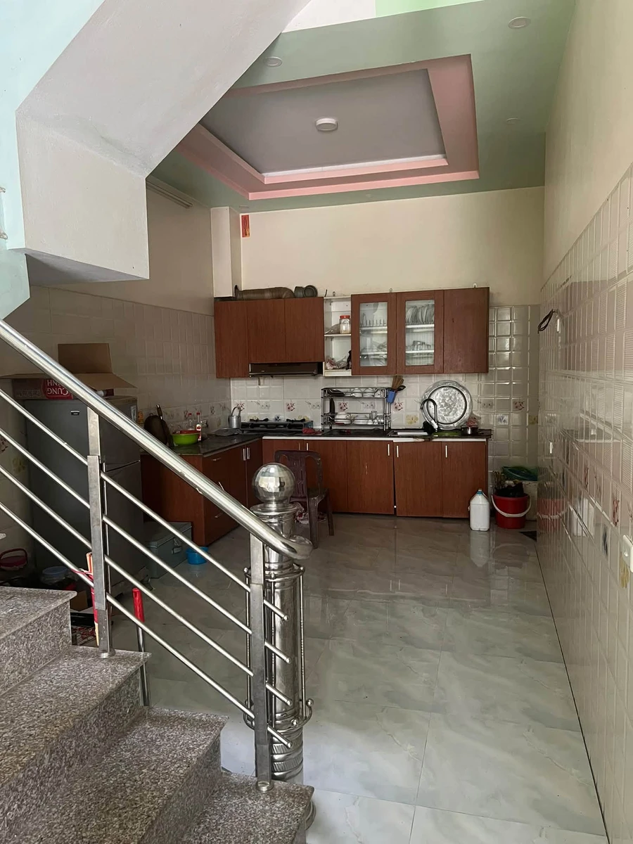 Bán nhà 4 tầng 9 phòng ngủ 105m² Bom La 3,4 tỷ - Ảnh thu nhỏ 2