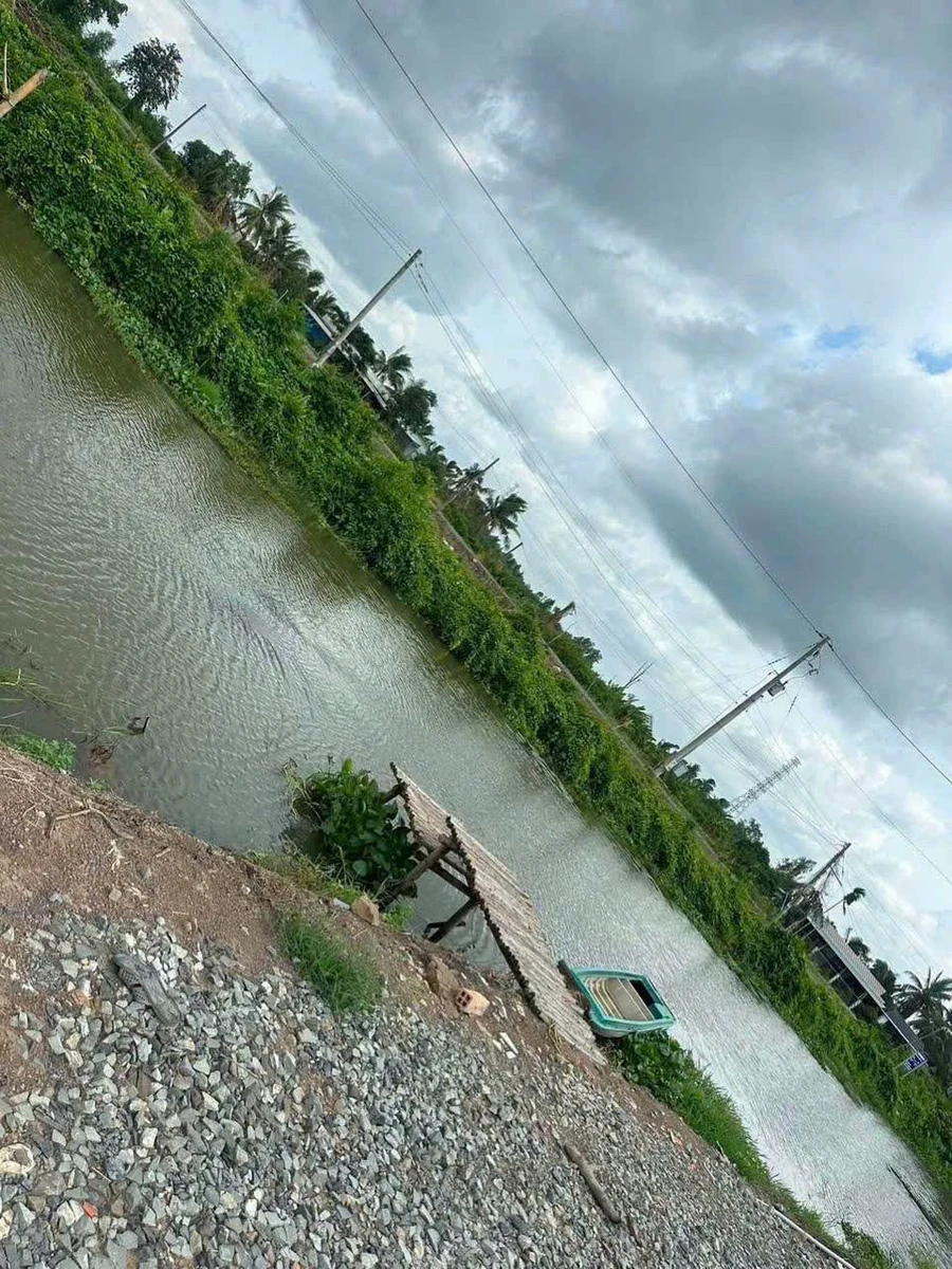 Bán nhà vườn lô góc 2 mặt tiền kênh gần 1.000m² tại Tân Thành, Thủ Thừa, Long An - Ảnh 1
