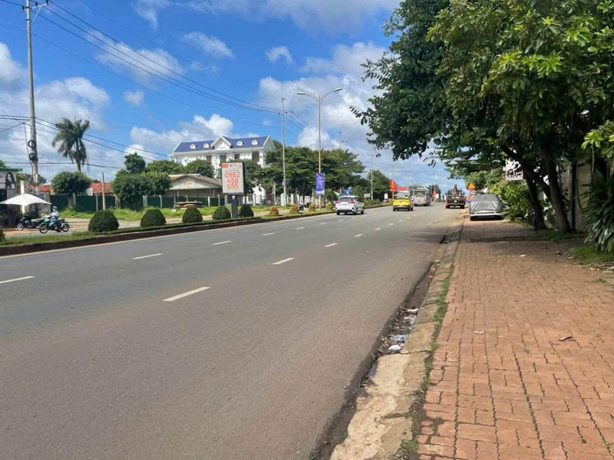 Bán đất mặt tiền Nguyễn Văn Linh 5,8x23m giá 4,5 tỷ, Buôn Ma Thuột - Ảnh 1