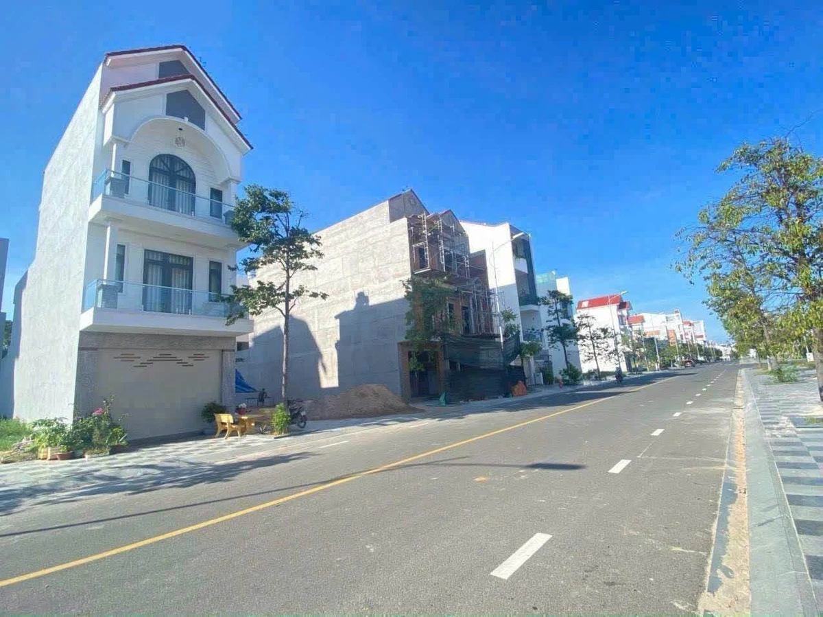 Nhà bán 1 trệt 2 lầu 100m² Phan Thiết, 9,2 tỷ - Ảnh 1