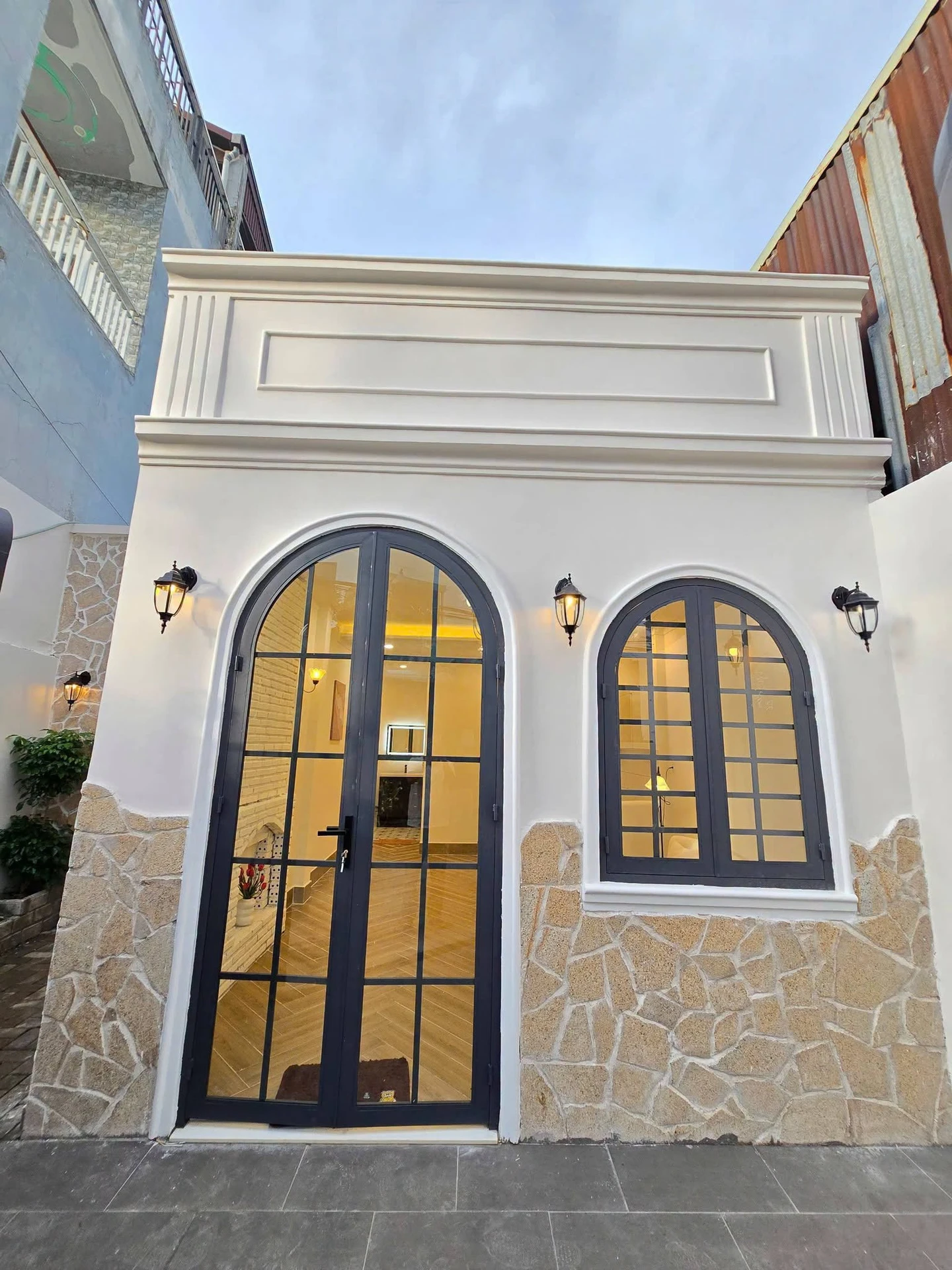 Bán nhà mặt tiền kinh doanh 81.6m² 2.35 tỷ gần Đền Martin - Ảnh 1