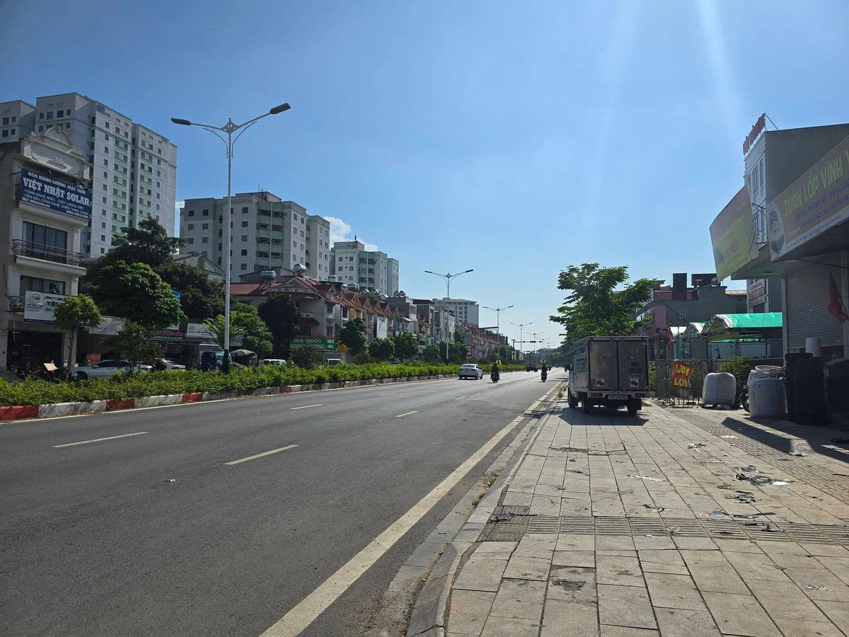 Bán nhà 3 tầng góc 3 mặt tiền 88m2 Vĩnh Yên - Ảnh thu nhỏ 3