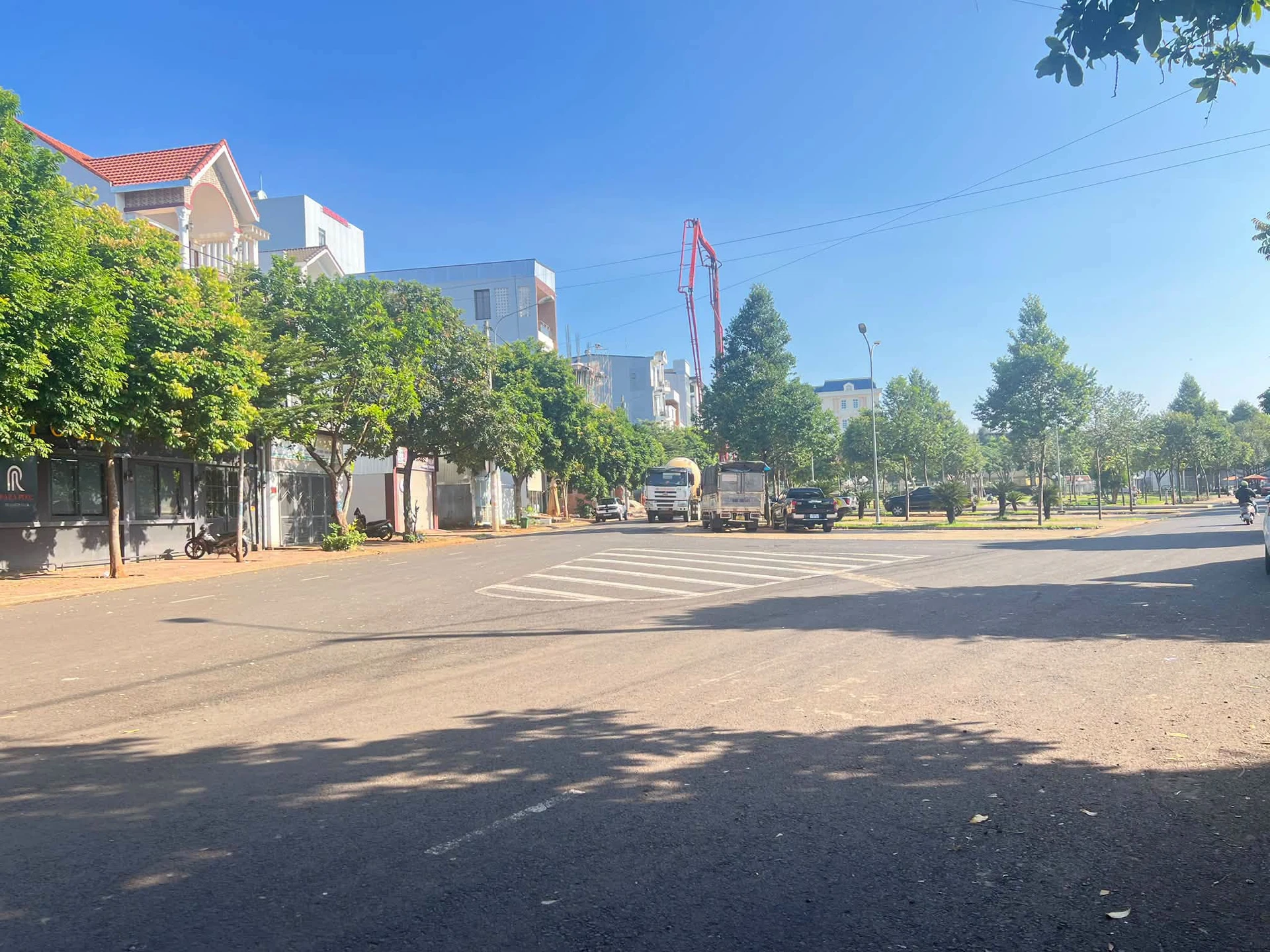 Bán nhà 2 mặt tiền đường Phan Đăng Lưu 6x18m, view hoa viên khu Metro, Buôn Ma Thuột - Ảnh 1